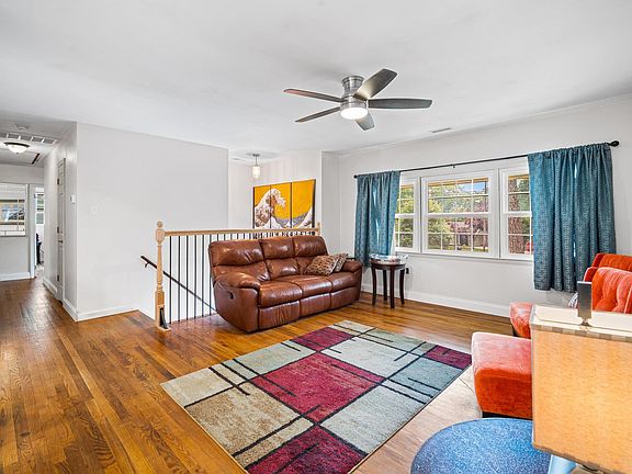 3rd image of 209 Woodcrest Ave