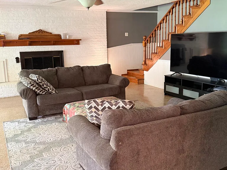 204 Carolyn Dr — Photo 5