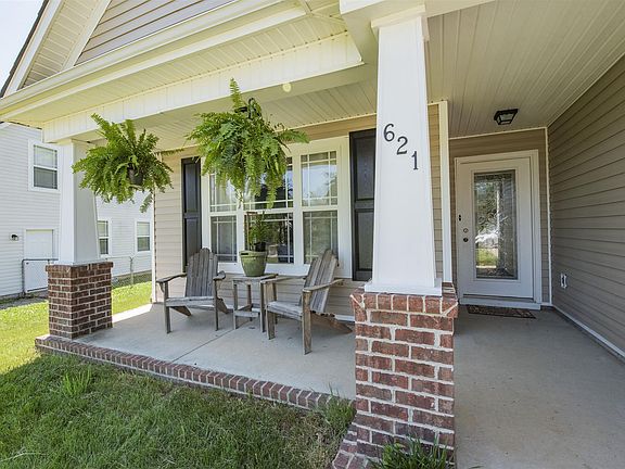 4th image of 621 Wildwood Dr
