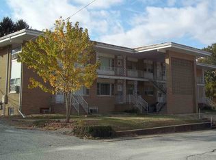 369 Eggers Dr APT 13, Macomb, IL 61455