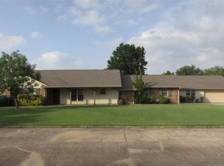 604 Hilltop Ln, Muskogee, OK 74403