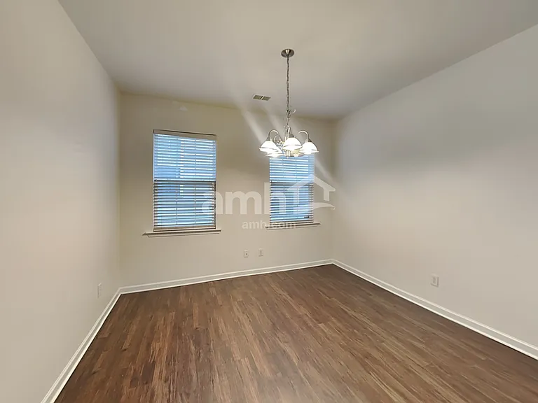 5116 Abercromby St — Photo 6