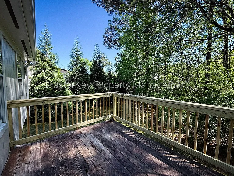 704 E Dynasty Dr — Photo 23