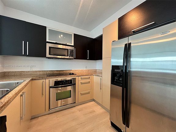 3rd image of 500 NE 29th St APT 707