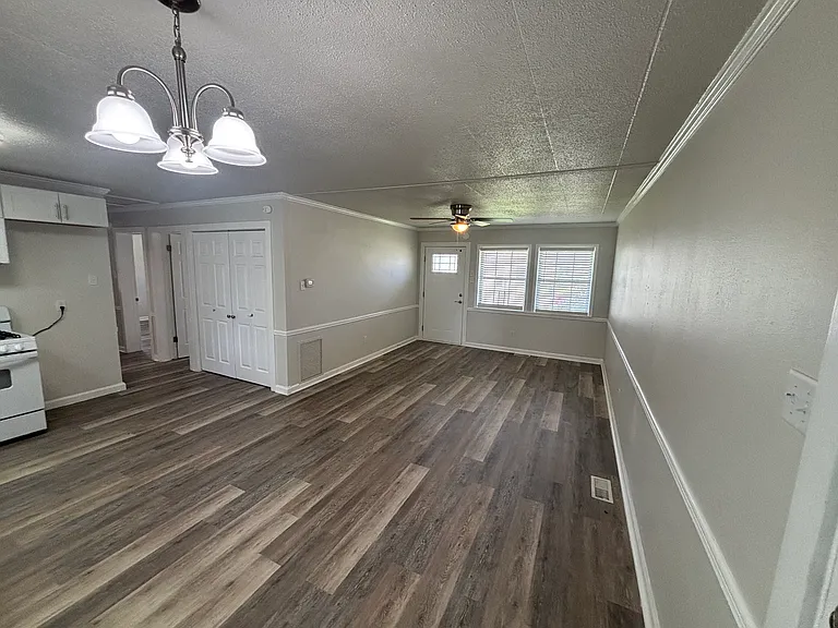 8100 N Claremont Ave — Photo 9