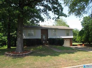 920 Live Oak Cir, Fairfield, AL 35064