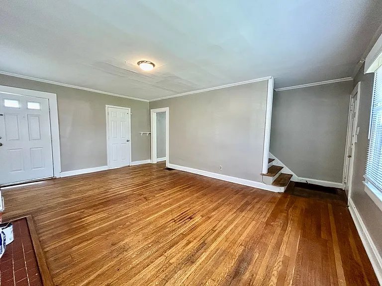 321 S 3rd St — Photo 3