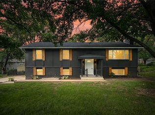 1900 SW Ensley Ln, Lees Summit, MO 64081