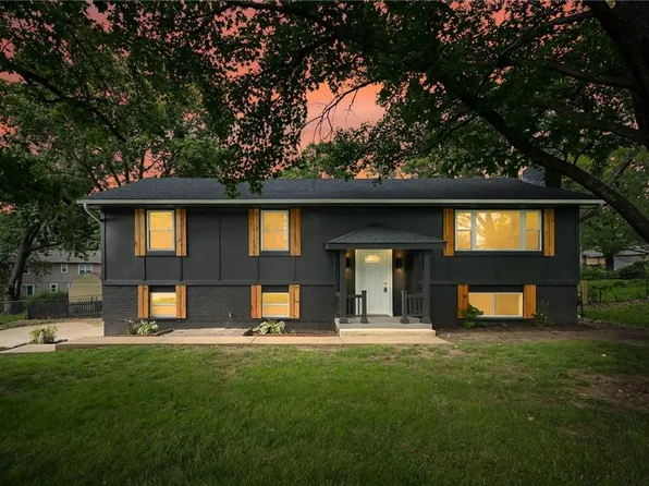 1900 SW Ensley Ln, Lees Summit, MO 64081