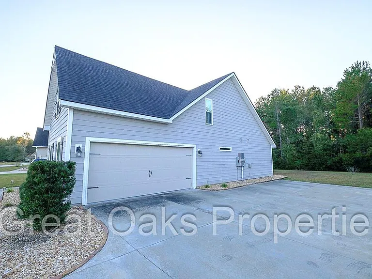 108 Wellington Cir — Photo 3