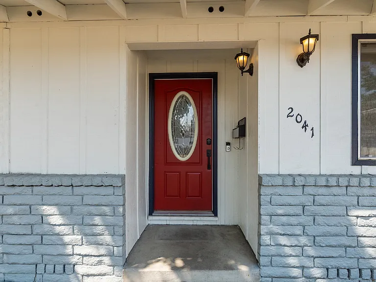 2041 Hybiscus St — Photo 2
