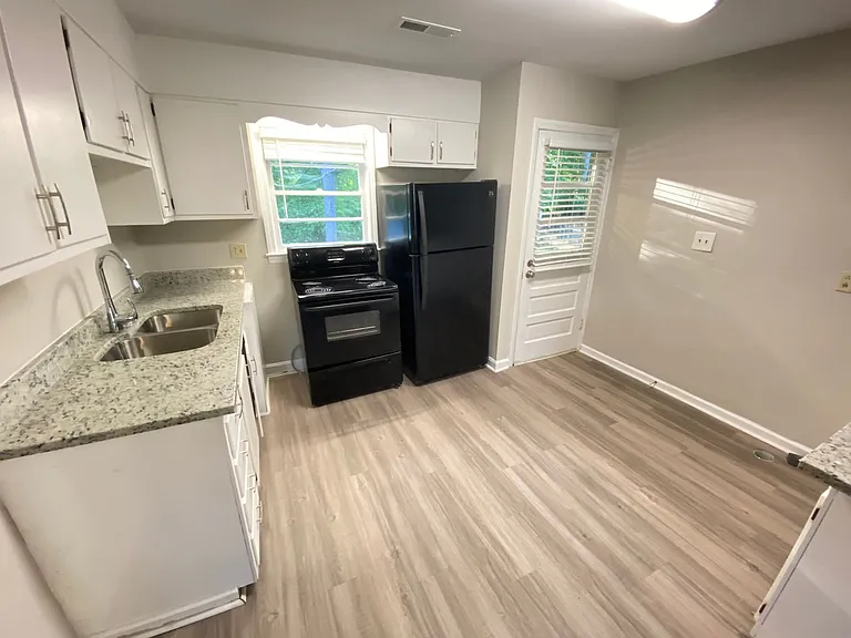 1404 Oakwood Ave — Photo 12