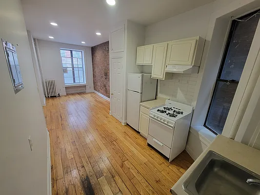 Rented by Bruma Realty LLC | media 2