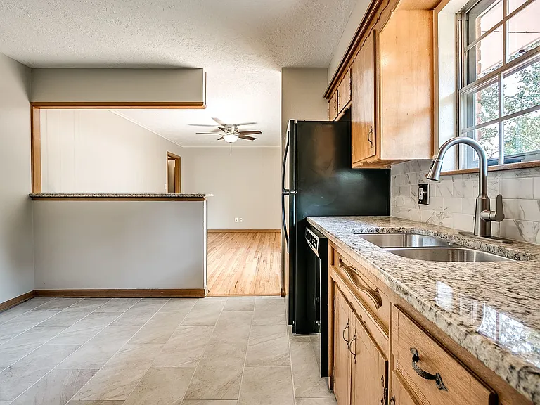 908 Birch Dr — Photo 12