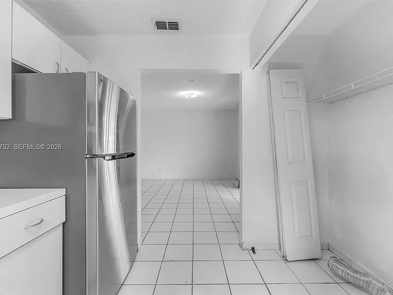 768 SW 9th St — Photo 9