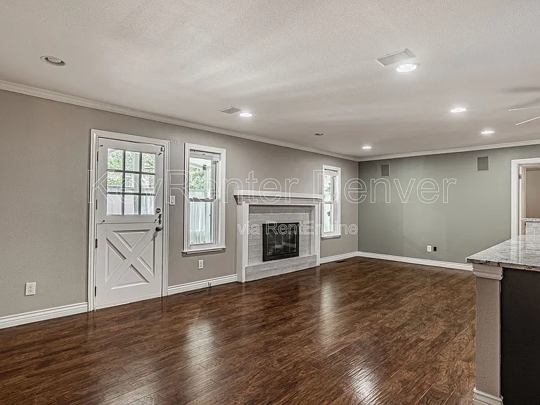 535 S Cody St — Photo 7