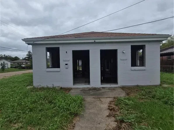1300-02 Charbonnet St, New Orleans, LA 70117