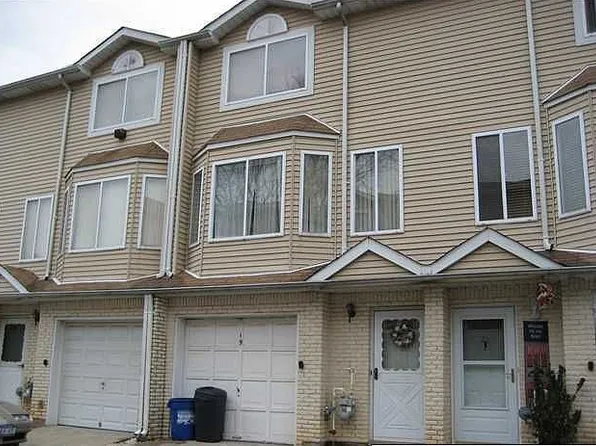 19 Gil Ct, Staten Island, NY 10312