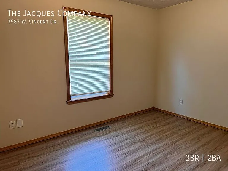 3587 W Vincent Dr — Photo 4
