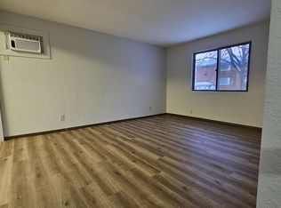 2955 Wildwood Dr #2, Dubuque, IA 52001