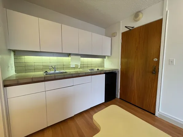 1750 Kalakaua Ave, Honolulu, HI