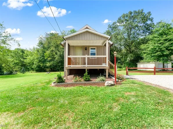914 Woodland Ave, Hubbard, OH 44425