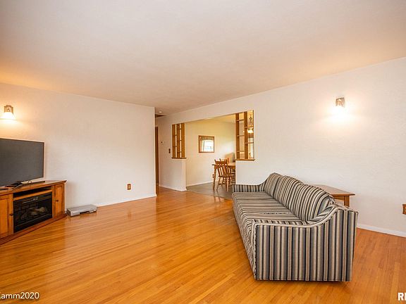 4th image of 3417 N Sterling Ave