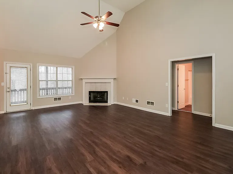 128 Alexander Dr — Photo 5