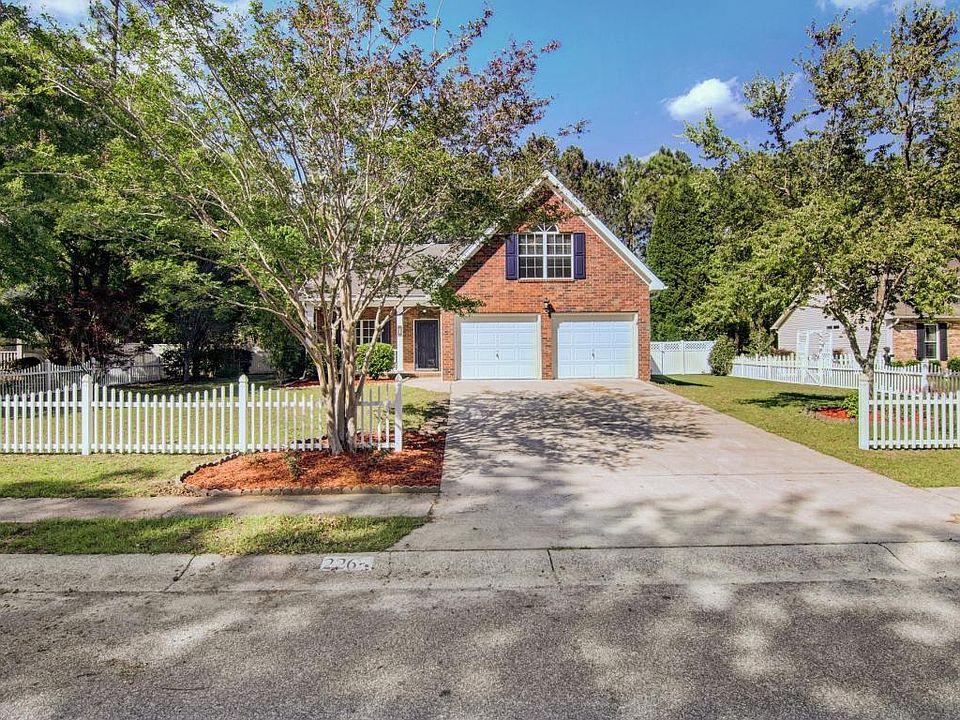 1st image of 226 Trestlewood Dr