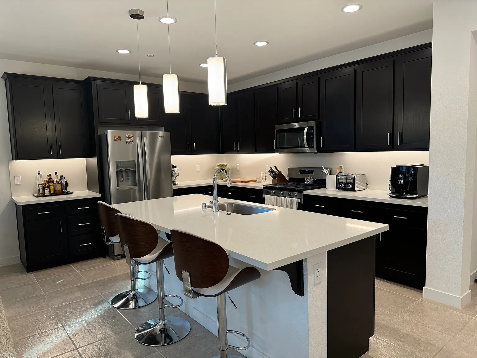 3 bed, 1747 sqft, $3,200 — Photo 2