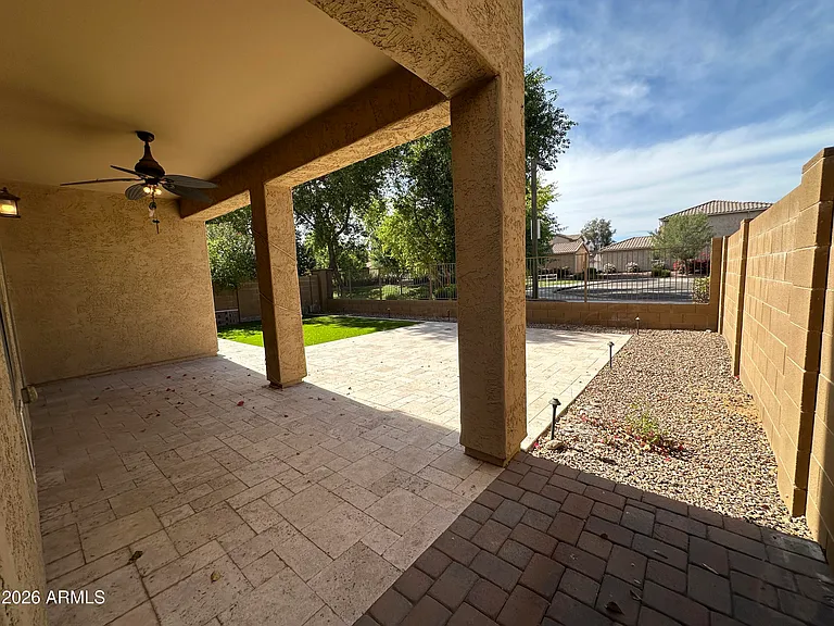 2138 W Marconi Ave — Photo 35