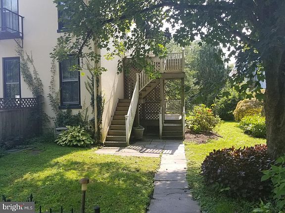 3rd image of 42 River Dr