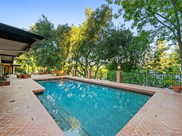 17449 Sumiya Dr, Encino, CA 91316