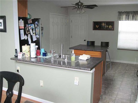 5th image of 822 Sunset Cir