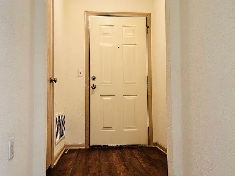 913 Westridge Dr #14 — Photo 3