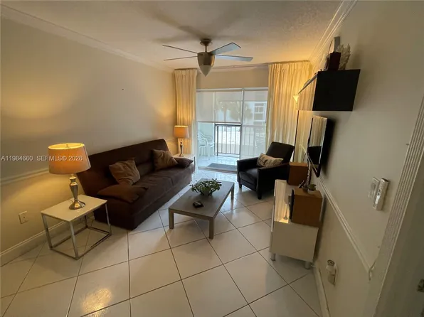 201 178th Dr APT 313, Sunny Isles Beach, FL 33160
