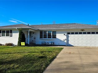 2418 Victoria Dr SW, Cedar Rapids, IA 52404