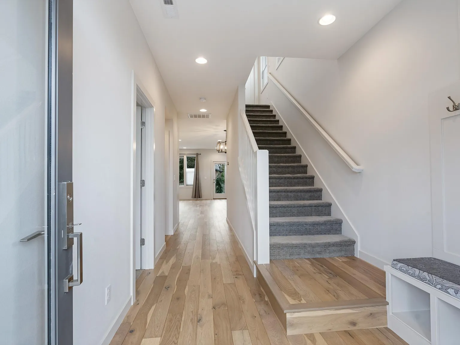 760 NE Jessup St — Photo 4