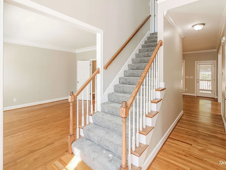 1912 Valewood Cir — Photo 4