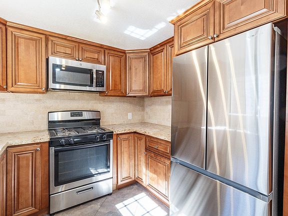 5th image of 8331 Cedros Ave APT 8