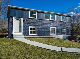 7 Possum Ln, East Setauket, NY 11733