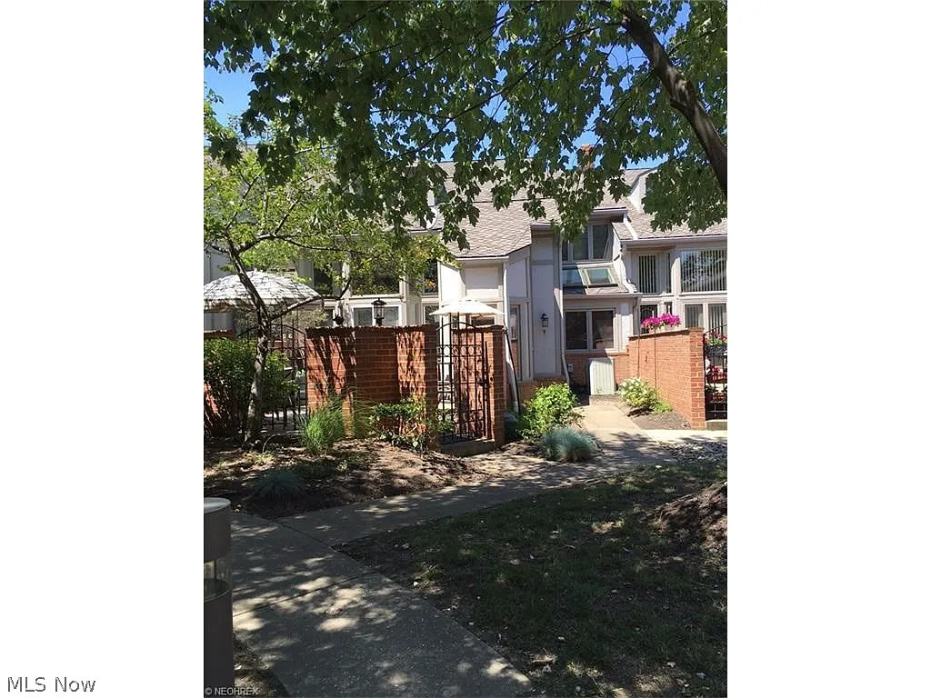 25450 Fairmount Blvd photo 1