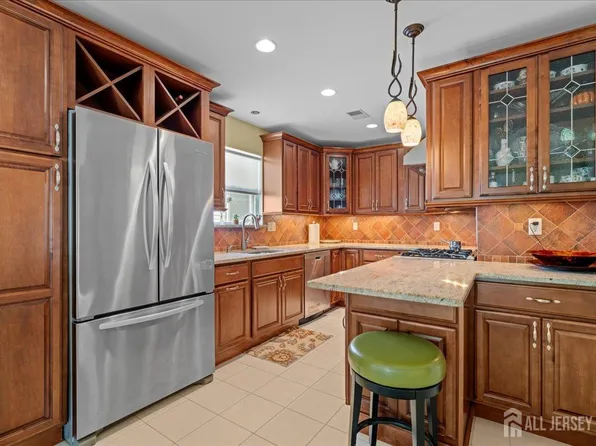 6 Harrow Ln, Freehold, NJ 07728