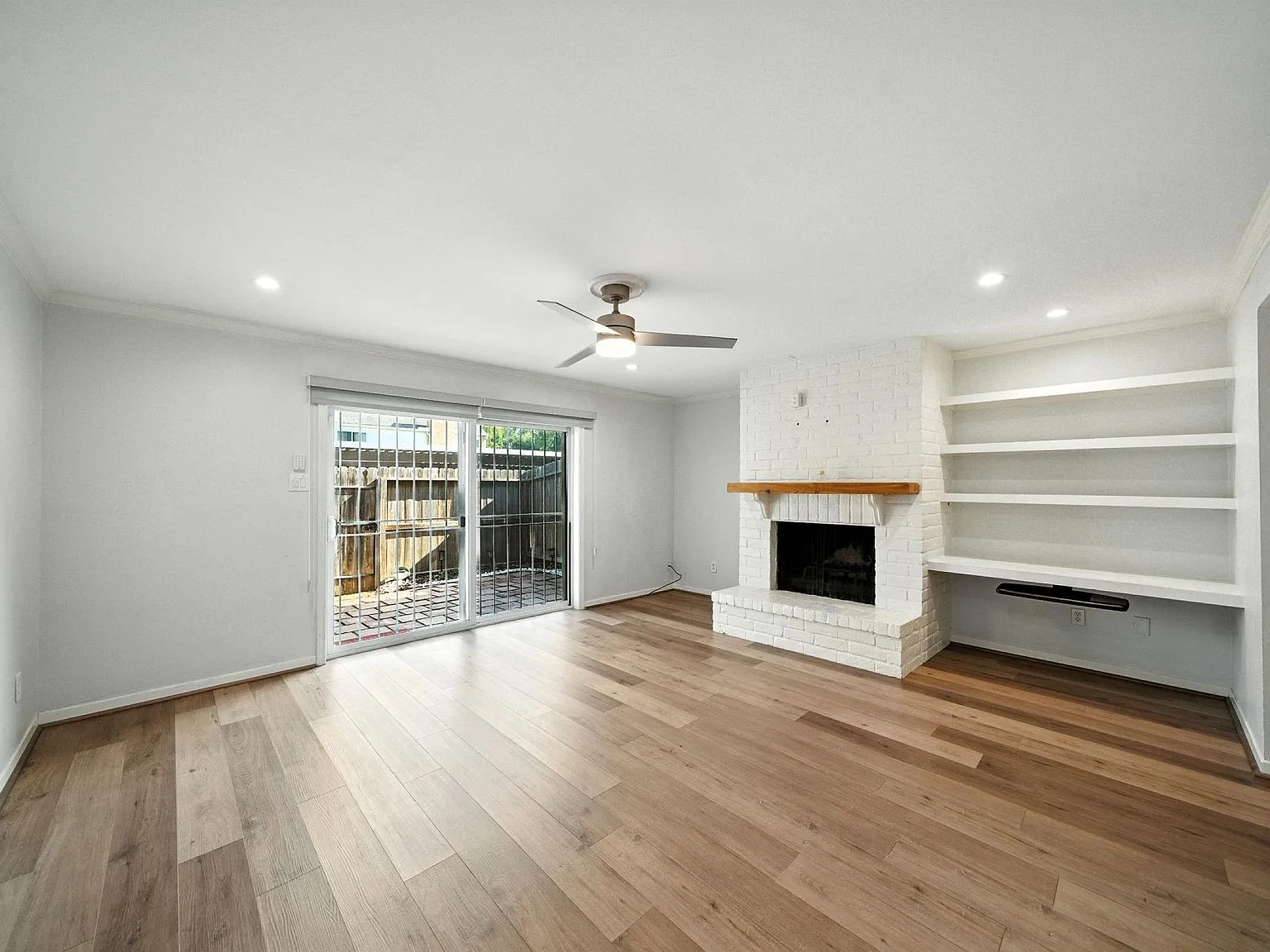 2 bed, 2.5 bath, 1416 sqft, $2,000 — Photo 3