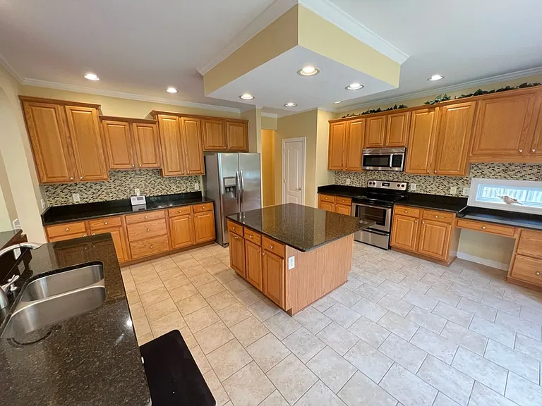 1006 Goldenview Ct — Photo 13