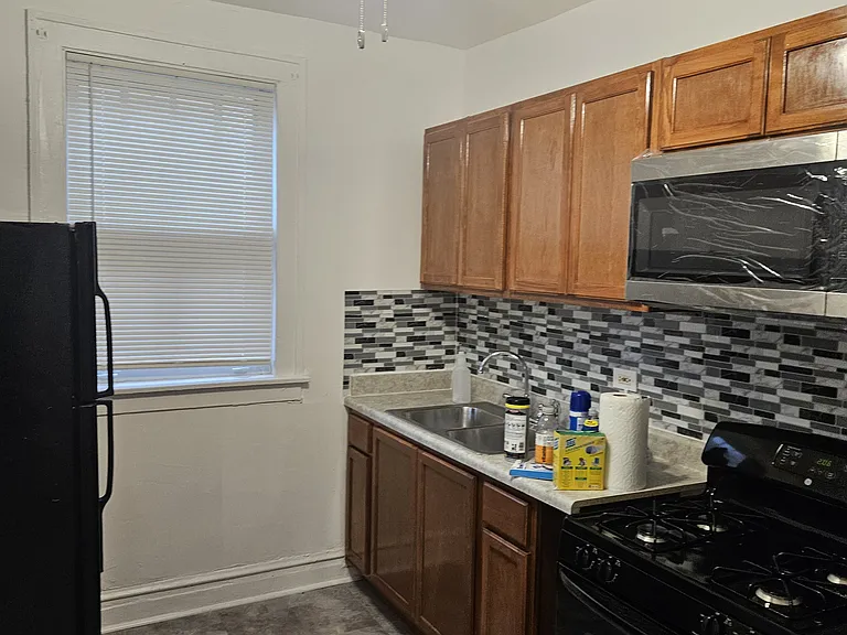 10918 S Vernon Ave — Photo 41