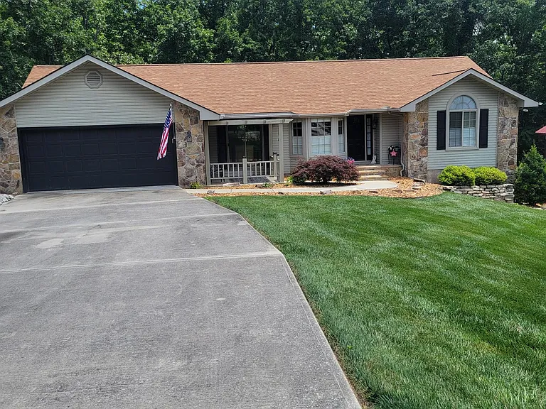 456 Snead Dr — Photo 2