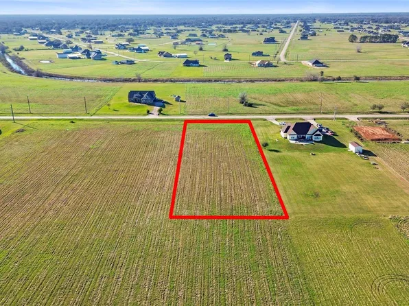 365 Brahman Trl, Angleton, TX 77515