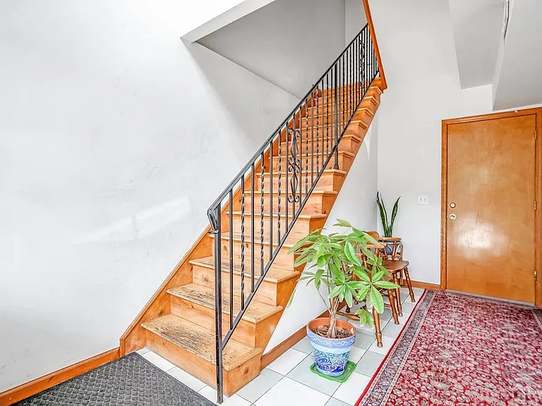 125 Elizabeth Ave — Photo 3