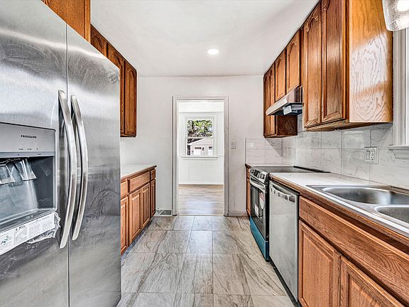 5th image of 903 Whitney Ave NW